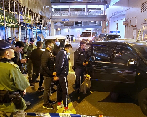 疑避截查驅車撞閘 警擎槍阻止拘捕兩男子