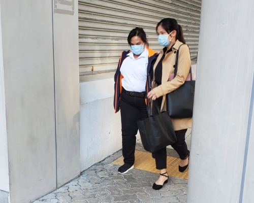 【修例風波】珍珠奶茶掟警 27歲女清潔工認襲警罰3000元