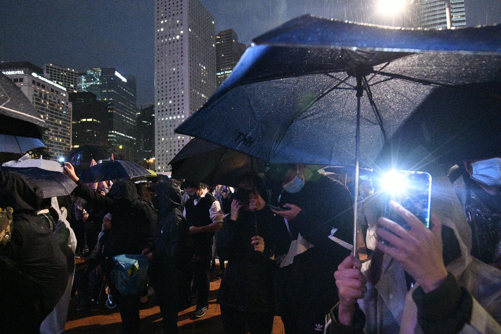 集會在晚上6時許結束