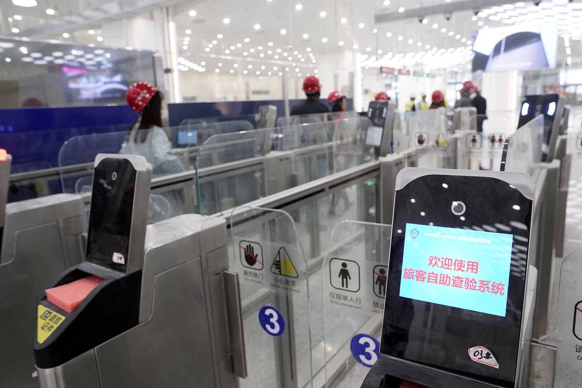 新橫琴口岸內的旅客自助查驗通道。新華社圖片