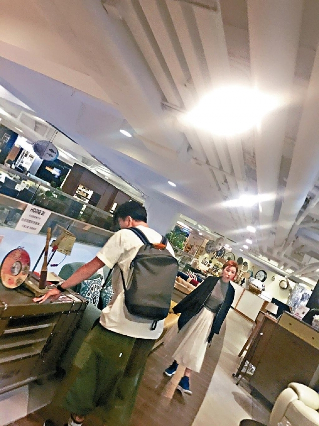 價錢相宜
■二人長途跋涉去西九揀家具,全因價錢唔貴又無乜人。