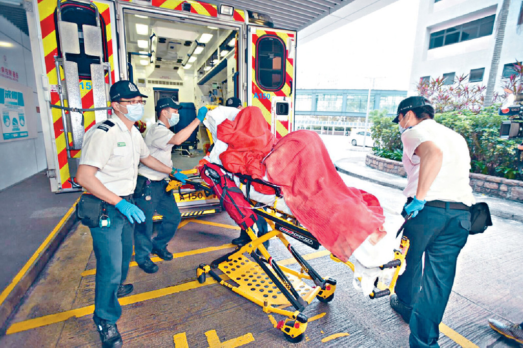 高球場下班 後灘遭浪捲 石澳摸蜆婦救同事命危 - 港 ...