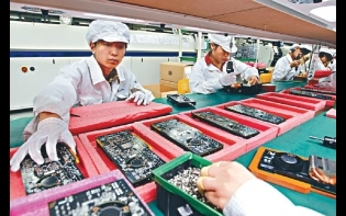 長遠提供萬三職位 富士康780億在美設廠