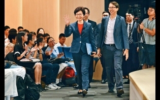 林鄭自爆 長俸700萬加積蓄 曾四出睇樓想上車 只能負擔新界三房樓