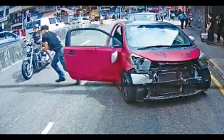撼小巴巴士 傷六行人 瘋狂碰碰車 鬧市連環撞
