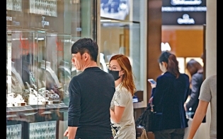 父女戀翻撻 戴夢夢𦧲Ricky買鑽戒迫婚
