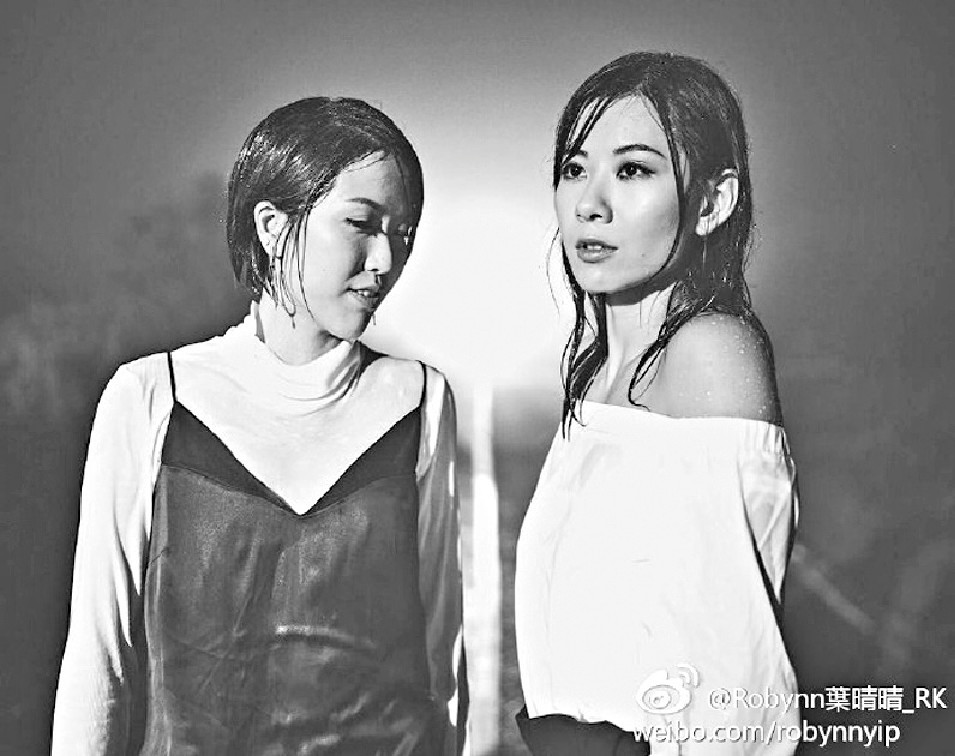 ■年中R&K推出新歌《負攝石》及《無敵》,造型跟以往有很大的不同。 ■年中R&K推出新歌《負攝石》及《無敵》,造型跟以往有很大的不同。