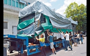每分鐘射水1200公升 水炮防暴車首部抵港