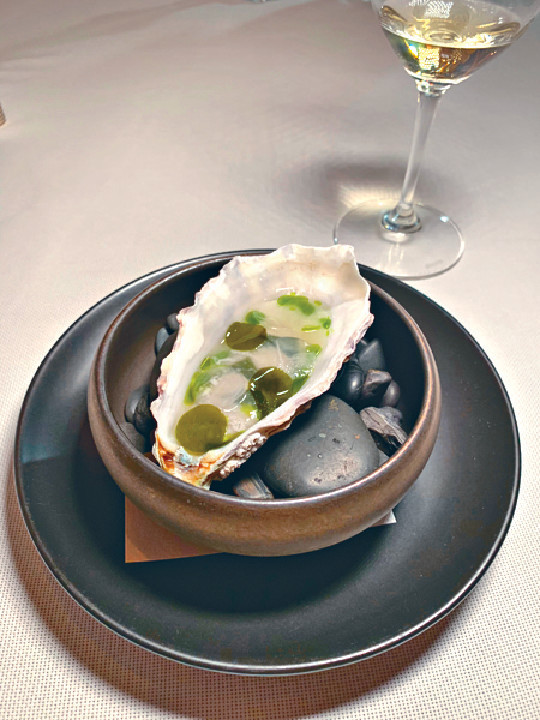■Ebisu winter oyster pickled with seaweed & radish ■Ebisu winter oyster pickled with seaweed & radish