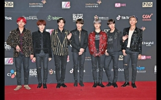《MAMA》群星辣㷫亞博全場Fans 防彈少年團搶先掃獎