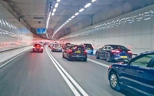 首日通車 即現擠塞 繞道出中區 今恐打困籠