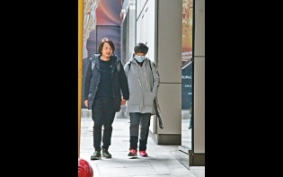 密睇醫生 51歲老婆陀B曾大量流血 黃澤鋒唔會 放棄天賜禮物