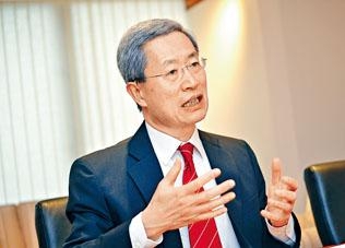 ■理大校董刘炳章形容学生行为如「黑社会」。