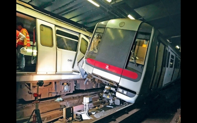 中環至金鐘癱瘓 通車40年首宗港鐵列車激撞