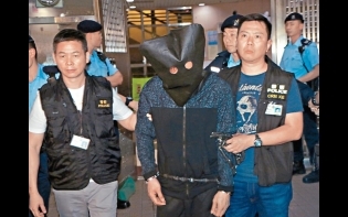 警查私藏武器揭案中案 毒男捆虐女友 藏屍牀底