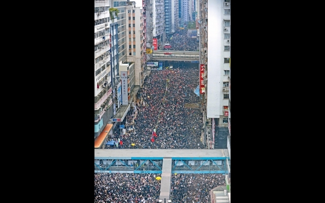 反修例遊行人流倒灌九龍 民情洶湧 特首致歉