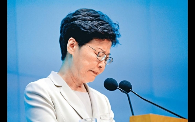 表明不再修例 特首現身道歉