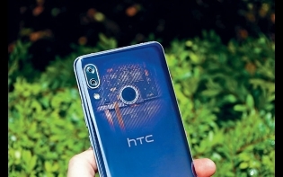 HTC U19e 延續透視風