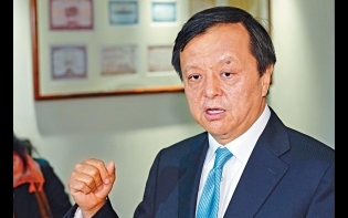 改革T+5機制 散戶與機投看齊 百威「撻Q」 李小加:冀改預繳機制