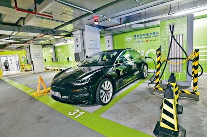 黃錦星公布,政府會以二十億為私樓停車場,加裝電動車充電設施。