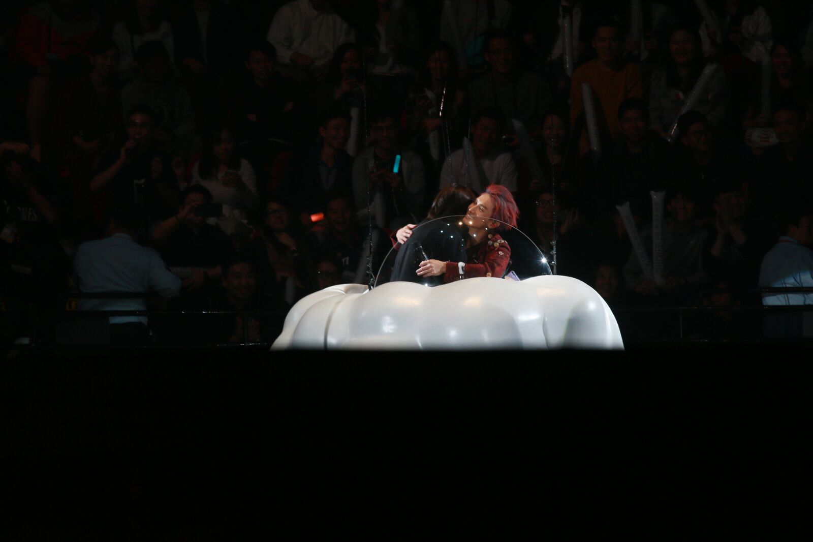 陳柏宇揀了一位女粉絲齊齊坐上「機會黎喇飛雲」。