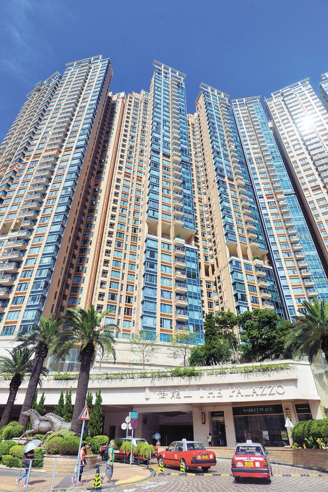 中原分区经理周家杰表示,火炭御龙山,11座高层e单位,面积543方呎