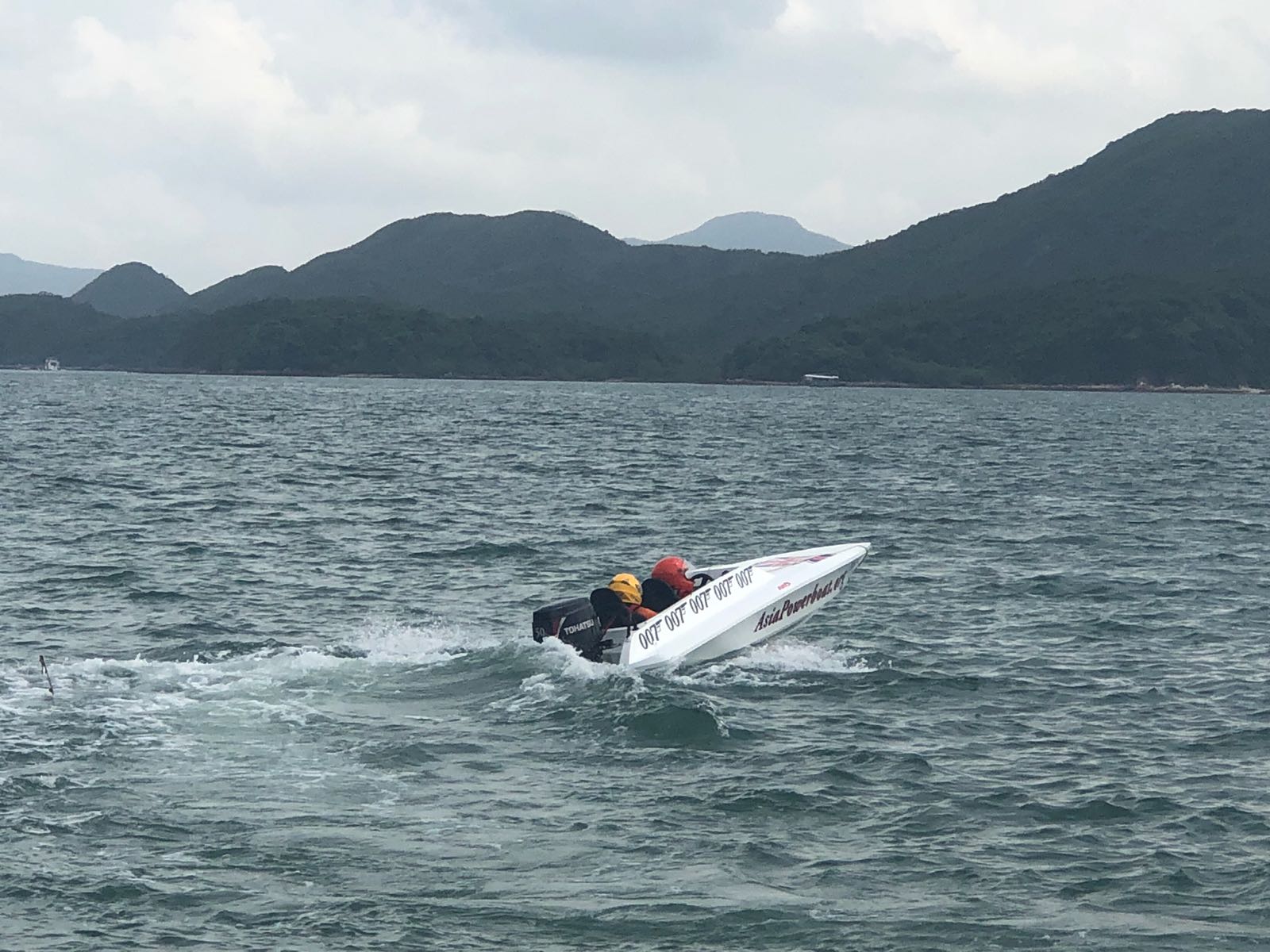 Powerboat極具「速度感和刺激感」,時速最高可達50海里,相等車速約90公里。鄺沛同攝