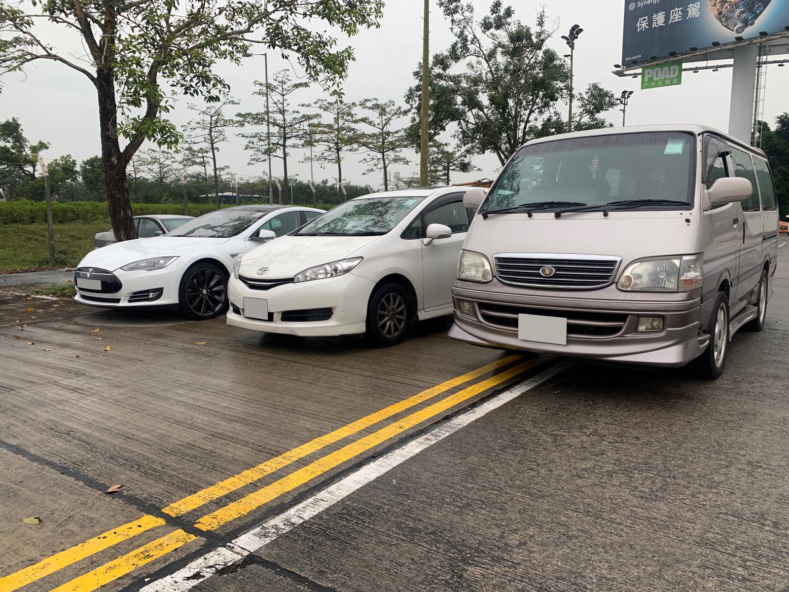 3名司機涉非法載客取酬被捕。警方圖片