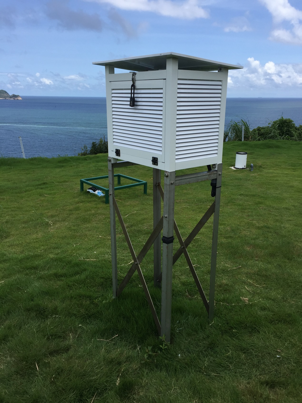 20日)起发放清水湾自动气象站的实时气温资料,进一步加强分区天气资讯