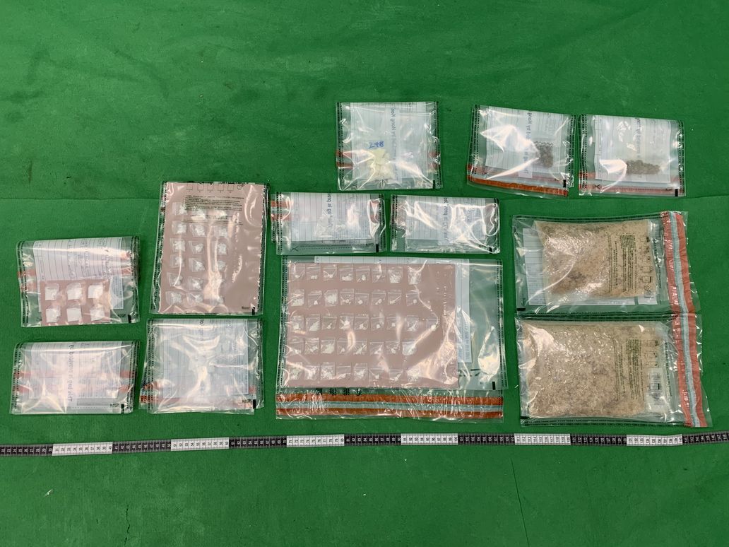 海關檢獲一批共約1.1公斤懷疑毒品,估計市值約40萬元。政府新聞處圖片