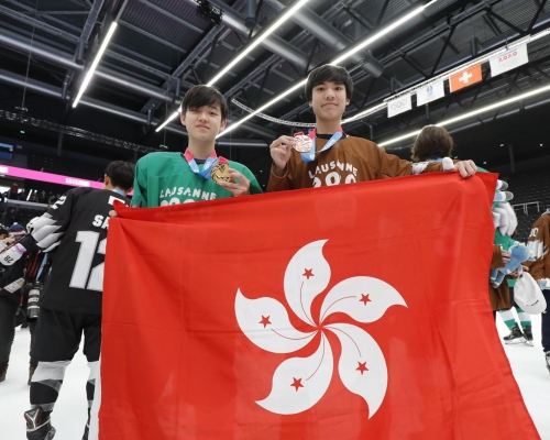 港冰球小將冬青奧奪金創歷史