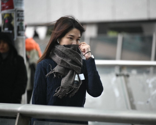 各區今早降至17℃或以下 晚上跌至15℃