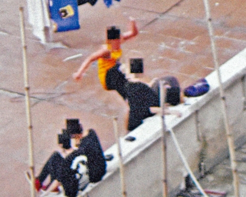 【警拘8人】15歲仔被踢入會 黑學生挾天台圍毆10分鐘