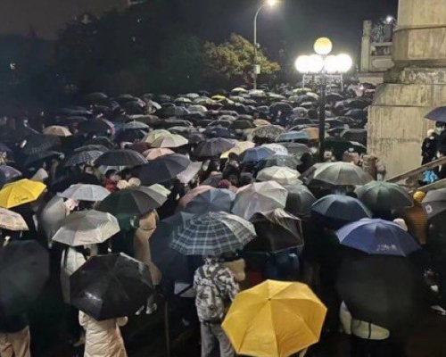 有片｜逾百武漢大學學生聚會抗議 要求提前返鄉