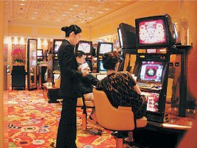 ■賭場派出女公關游說客人轉往賭廳耍樂。