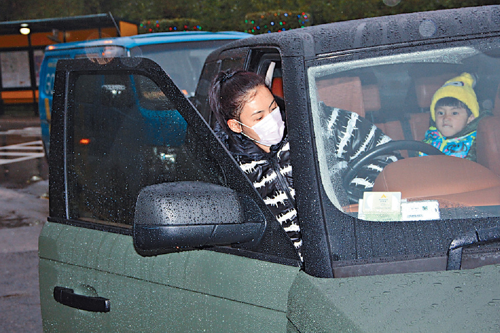 「孟母三迁」 秘搬康乐园 张栢芝拖「潮童仔」超