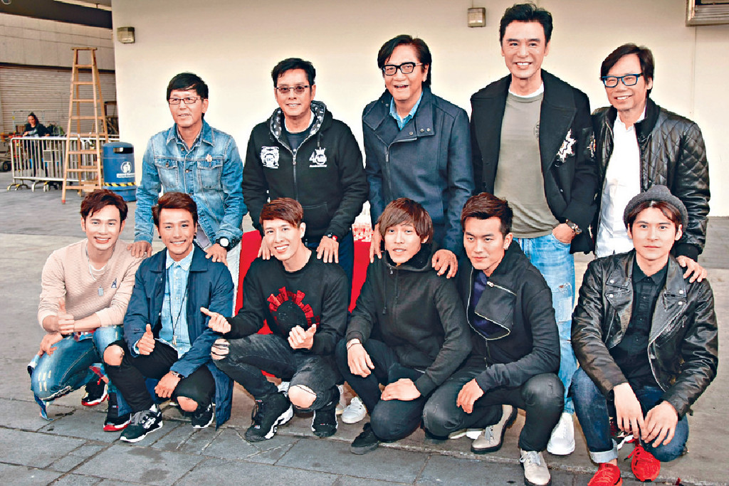 ﻿■電影《兄弟班》去年舉行記者會時，溫拿五虎（後排）與片中演溫拿年輕版的演員（前排）一齊出席。