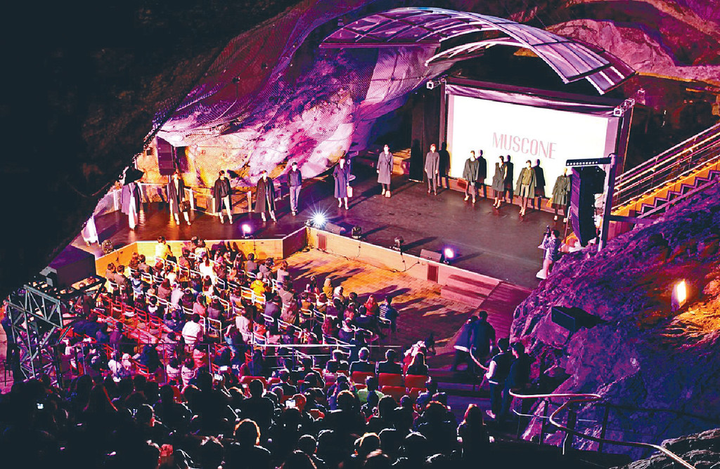 ﻿■在洞穴內觀賞音樂演出，絕對是難得體驗。
