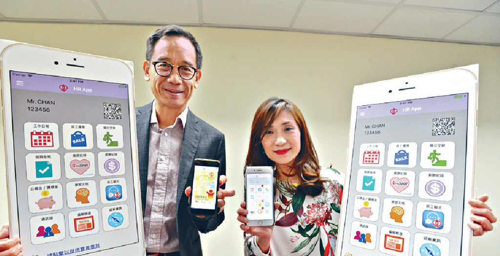 医管局资讯科技及医疗信息主管张毅翔(左)跟人力资源主管李德丽合作
