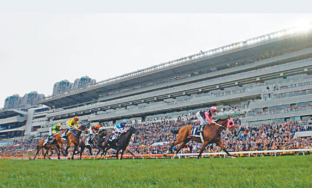﻿■「美麗傳承」大幅拋離日本代表「強擊」三個馬位，成功衞冕香港一哩錦標，再為港爭光。