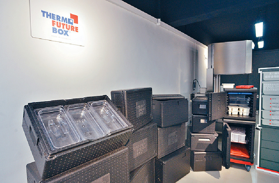 ﻿■梁馨蘭在新蒲崗廠房闢出空間化身「展覽室」，圖為代理的保溫箱。