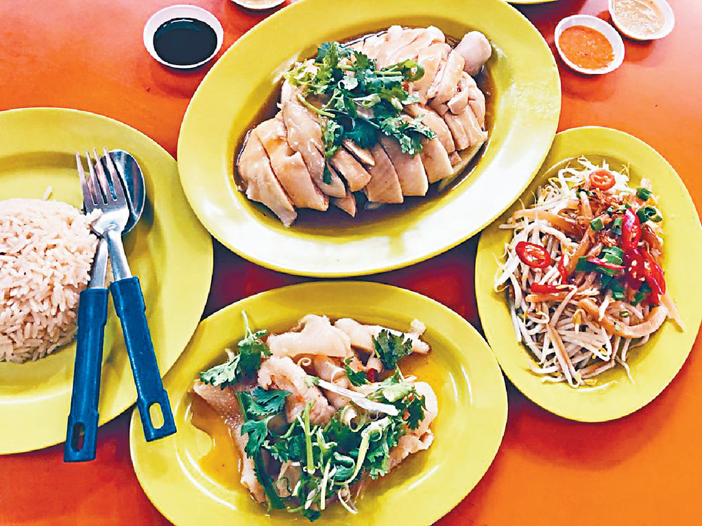 ﻿「天天」的海南雞飯、玻璃雞腳及芽菜魷魚
