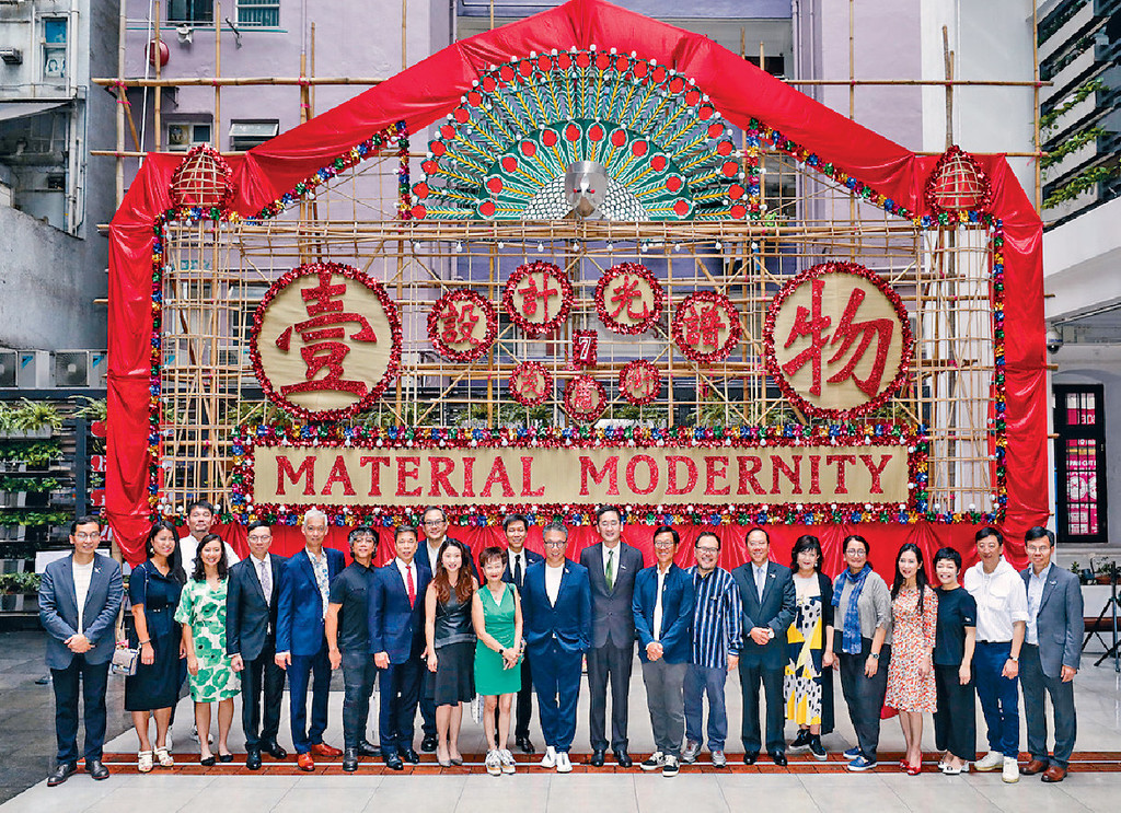 ■用竹枝來打造的大型花牌藝術裝置，極具香港文化特色。p/　　
