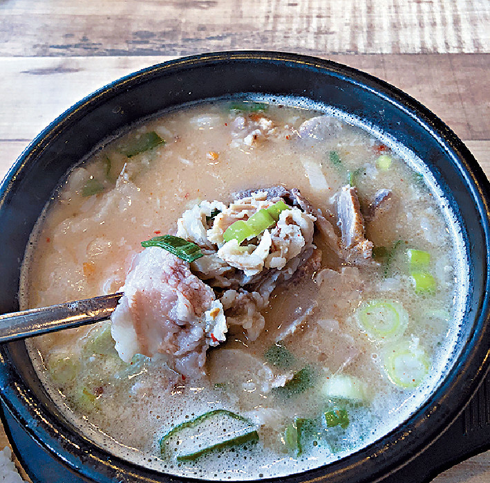■豬肉湯飯是釜山的代表名物之一。p/　　