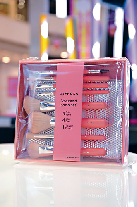 5.SEPHORA Brush Set Collection$625p/　　點評︰一盒備有八支不同用途的化妝掃，實用度高，掃質柔軟、耐用。