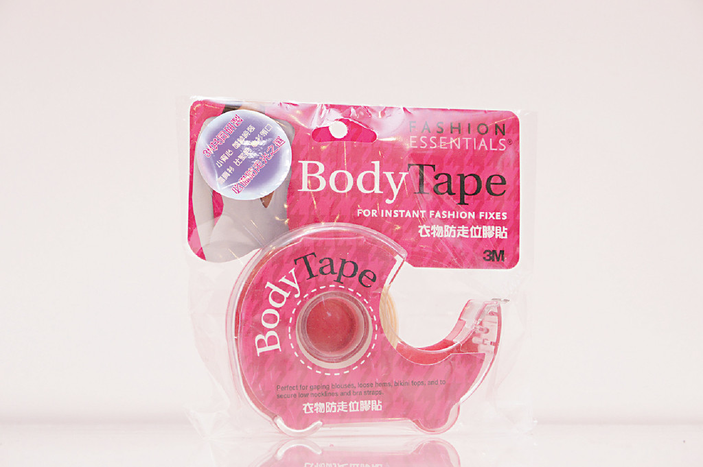 3M×Fashion Essentialsp/　　Body Tape $109p/　　加拿大出產的防走光膠紙，是明星熱搶產品，穿Lowcut衣服必備旁身物。