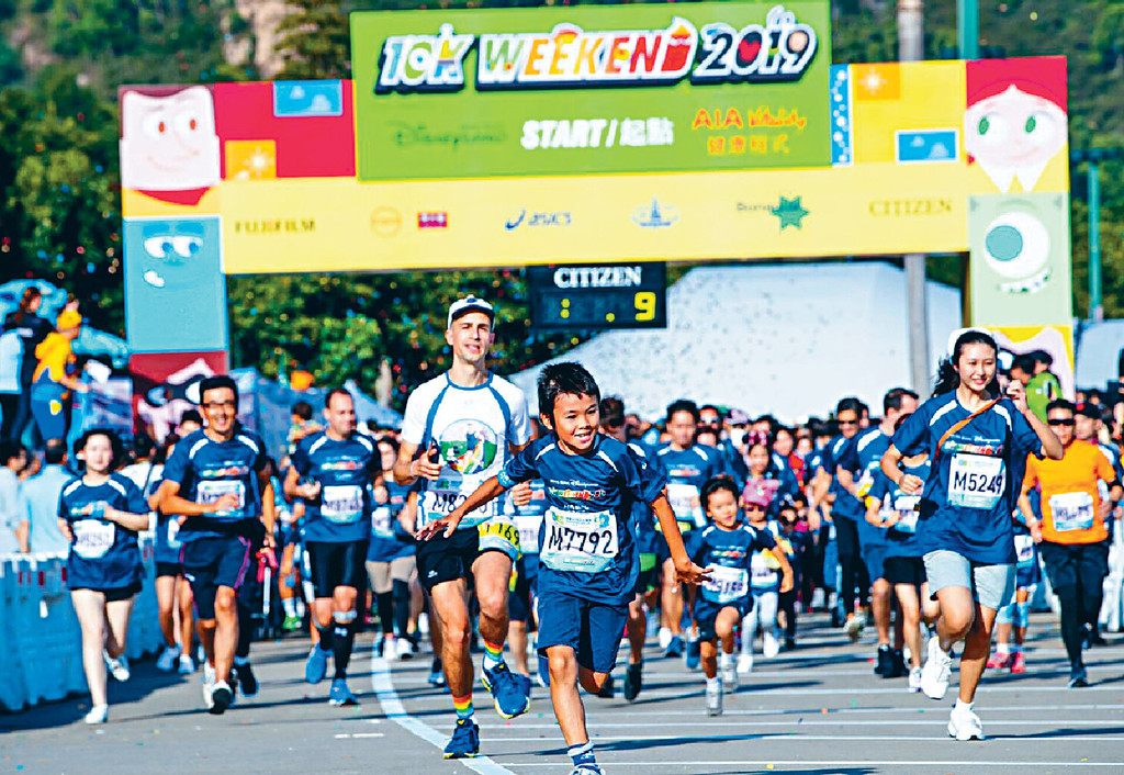 ■迪士尼「10K Weekend」，吸引萬名本地同海外跑手參與。p/　　