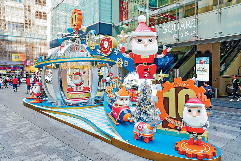 ■機械聖誕老人有手持氣球、蛋糕，及乘坐雪橇等有趣場景。