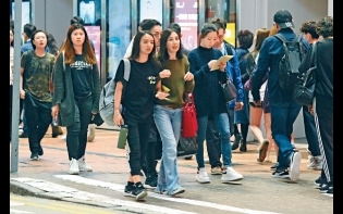 歲前女神陪愛女買衫 柏安妮細女激似木村光希
