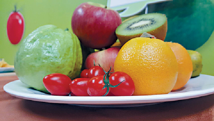 ﻿■由於身體未能有效吸收一次性大量的維他命C，建議一日內平均地進食含豐富維他命C的蔬果。
